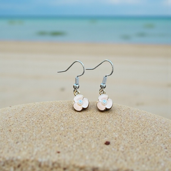 5/$25 Chic Floral Earrings in White, Pink , and Gold Color - Picture 3 of 6